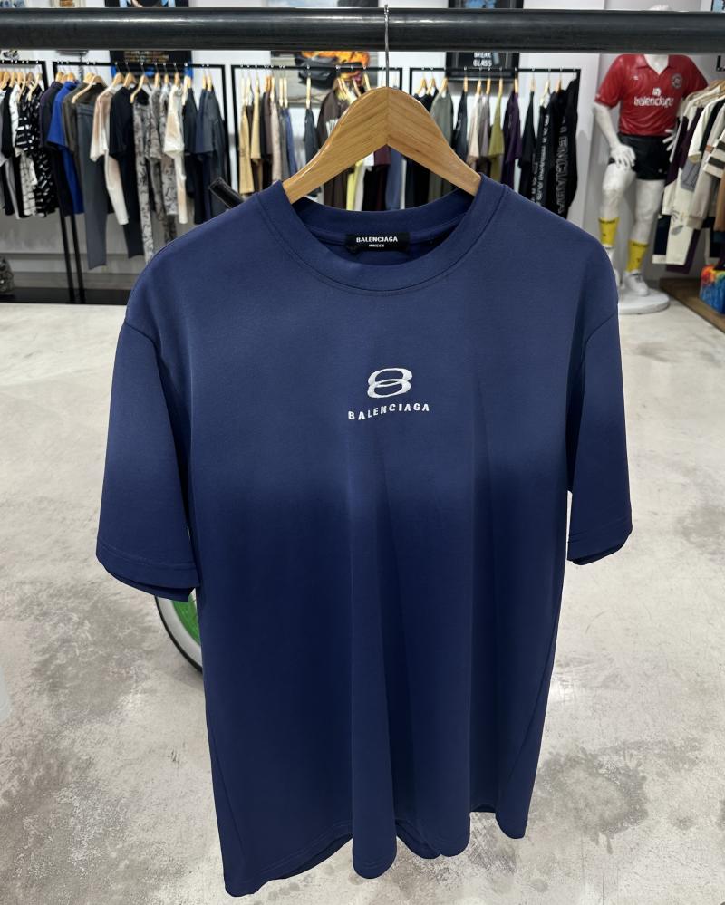 Balenciaga تيشيرت بالنسياقا كحلي
