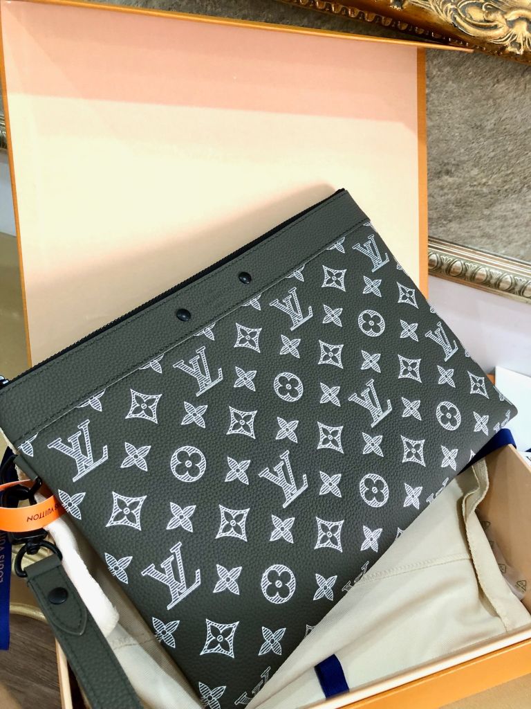 Louis Vuitton To-Go Pochette