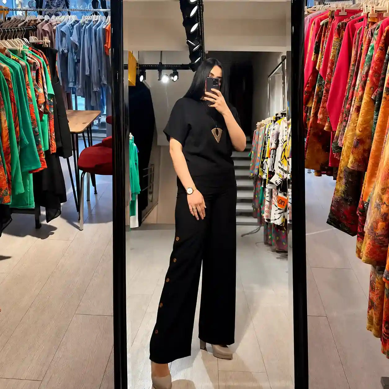 Women's Set – Short-Sleeve Crop Top and Straight-Leg Pants – Black