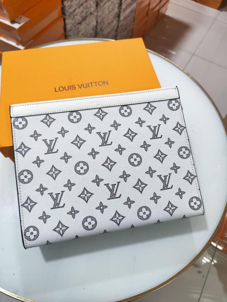 Louis Vuitton To-Go Pochette