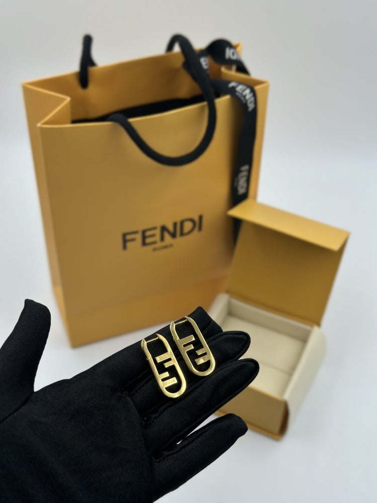 Fendi حلق فندي ذهبي