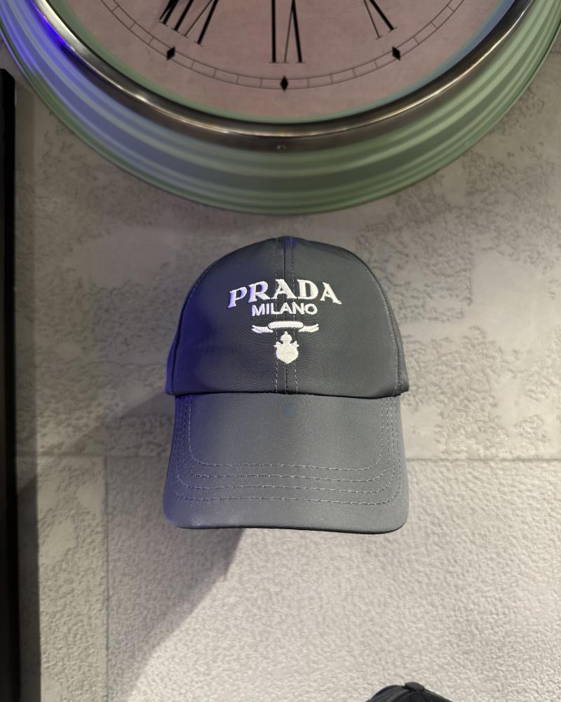 Prada كاب برادا رمادي - 3